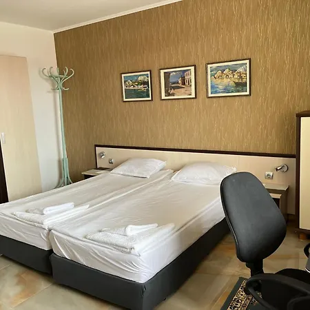 Di Landi Apartament Ravda